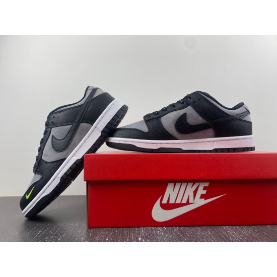 Dunk Low 'Black Grey Green Strike' - FQ2205 001