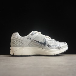 Nike Zoom Vomero 5 Photon Dust Metallic Silver FD0884-025