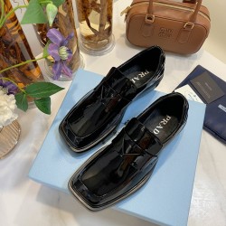 PRAD@ LEATHER SNEAKERS - PA036