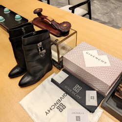 Givenchy boots GBB003