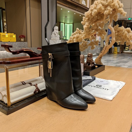 Givenchy boots GBB003