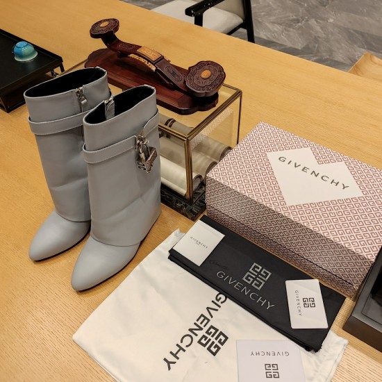 Givenchy boots GBB002