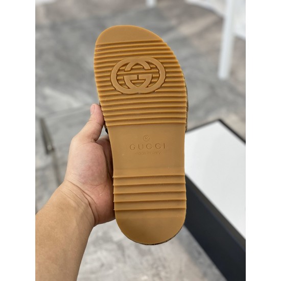 GUCCI SLIDES