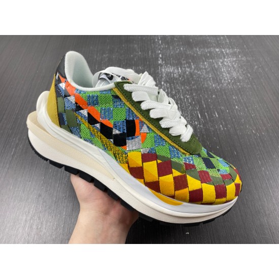 NIKE LDVAPORWAFFLE MIX / SACAI LOW “GREEN GUSTO” DR5209-300