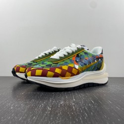 NIKE LDVAPORWAFFLE MIX / SACAI LOW “GREEN GUSTO” DR5209-300